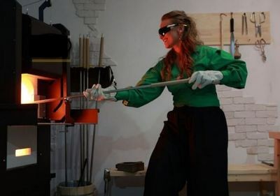 The first girl glassblower from Surgut opened a glass container processing plant