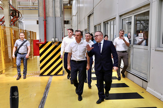 The head of the Kuban visited the workshops in the Krymsky district, where they produce glass containers for bottling